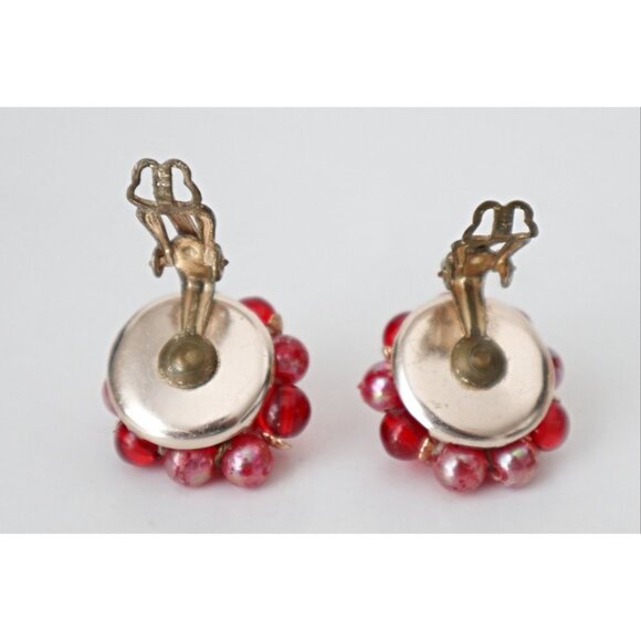 Vintage Earrings Clip On Beaded Cluster Shades of Red Mid Century 1950s  Lot A - Picture 3 of 4